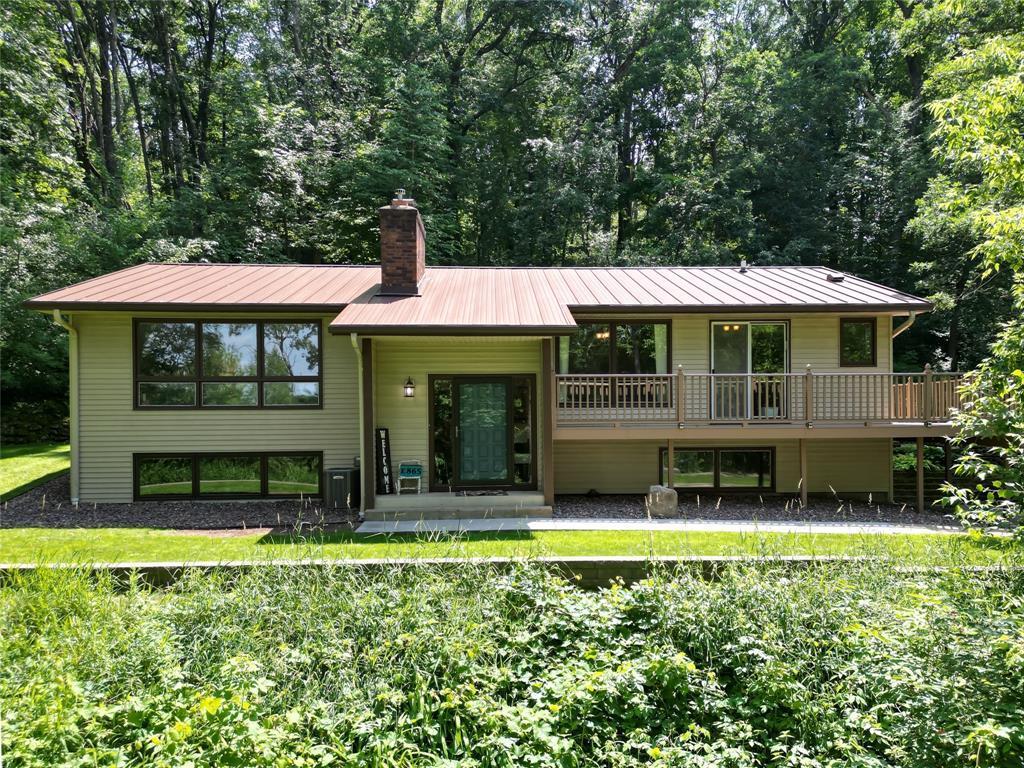 E865 Woodridge Dr, Eau Claire, WI 54701