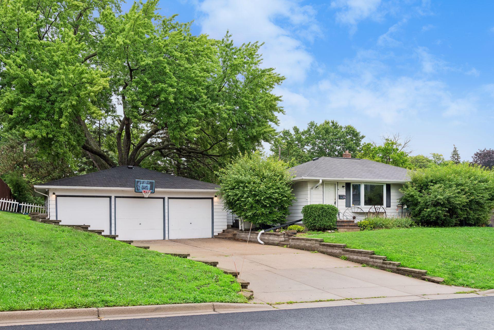 3319 75th St E, Inver Grove Heights, MN 55076
