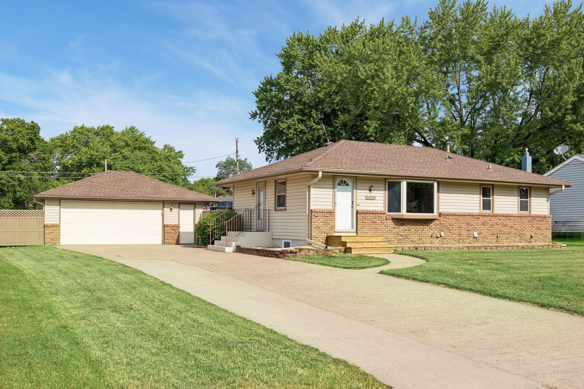 10600 President Dr NE, Blaine, MN 55434