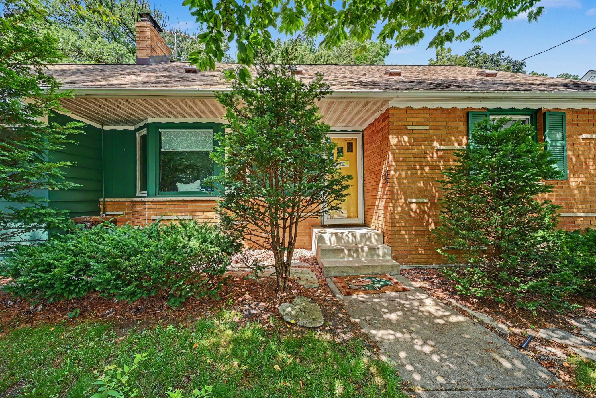 885 Old Lexington Ave, Saint Paul, MN 55116