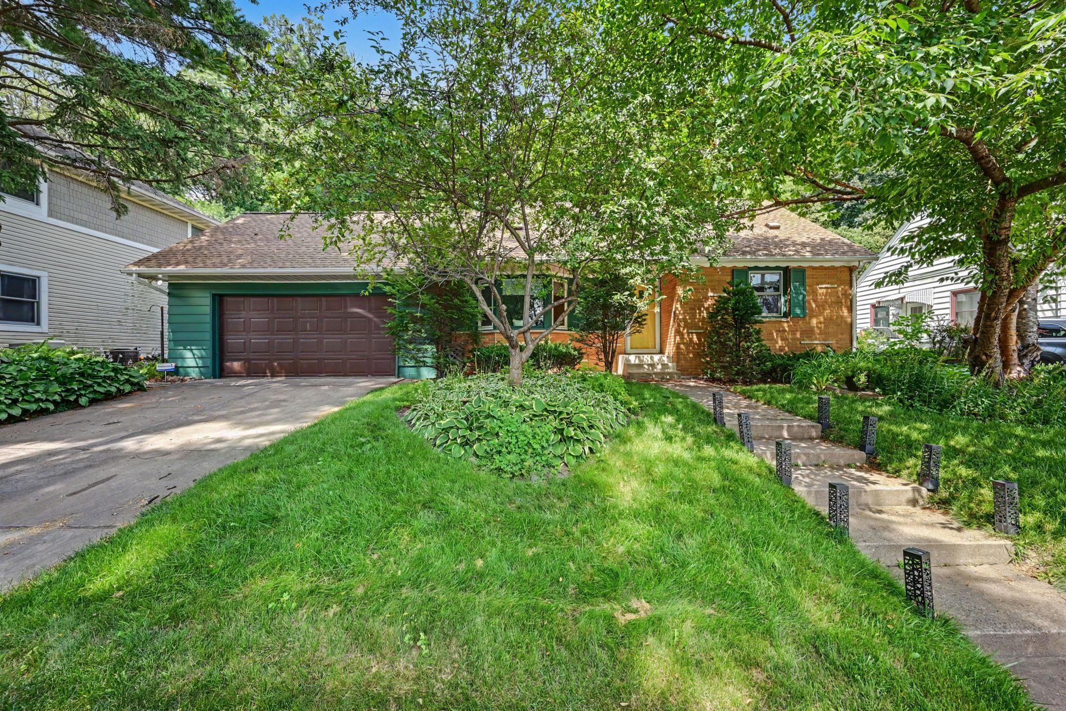 885 Old Lexington Ave, Saint Paul, MN 55116