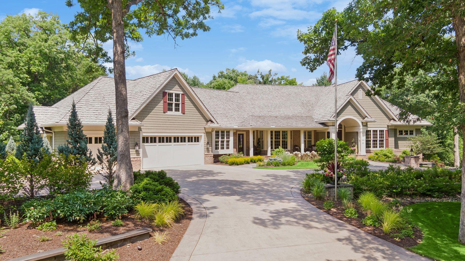 6 Bent Tree Ln, North Oaks, MN 55127