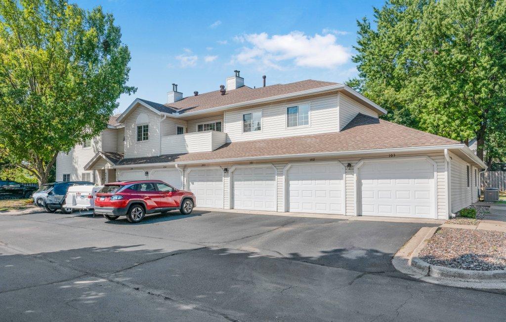 4040 Maureen Dr NE #203, Columbia Heights, MN 55421