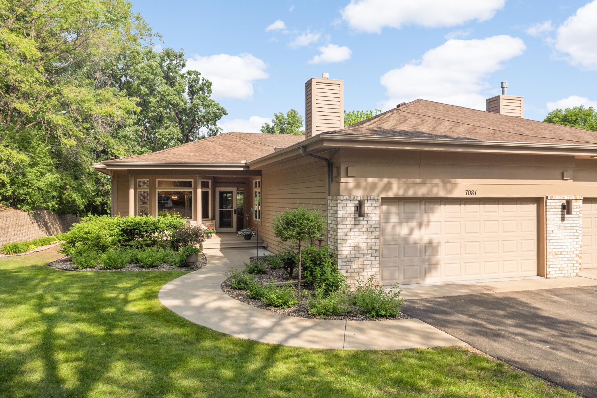 7081 Crowne Oak Rd, Eden Prairie, MN 55344