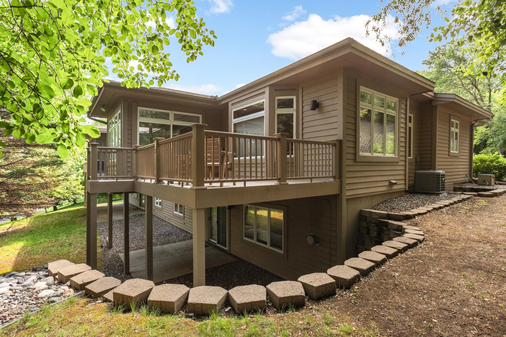 7081 Crowne Oak Rd, Eden Prairie, MN 55344