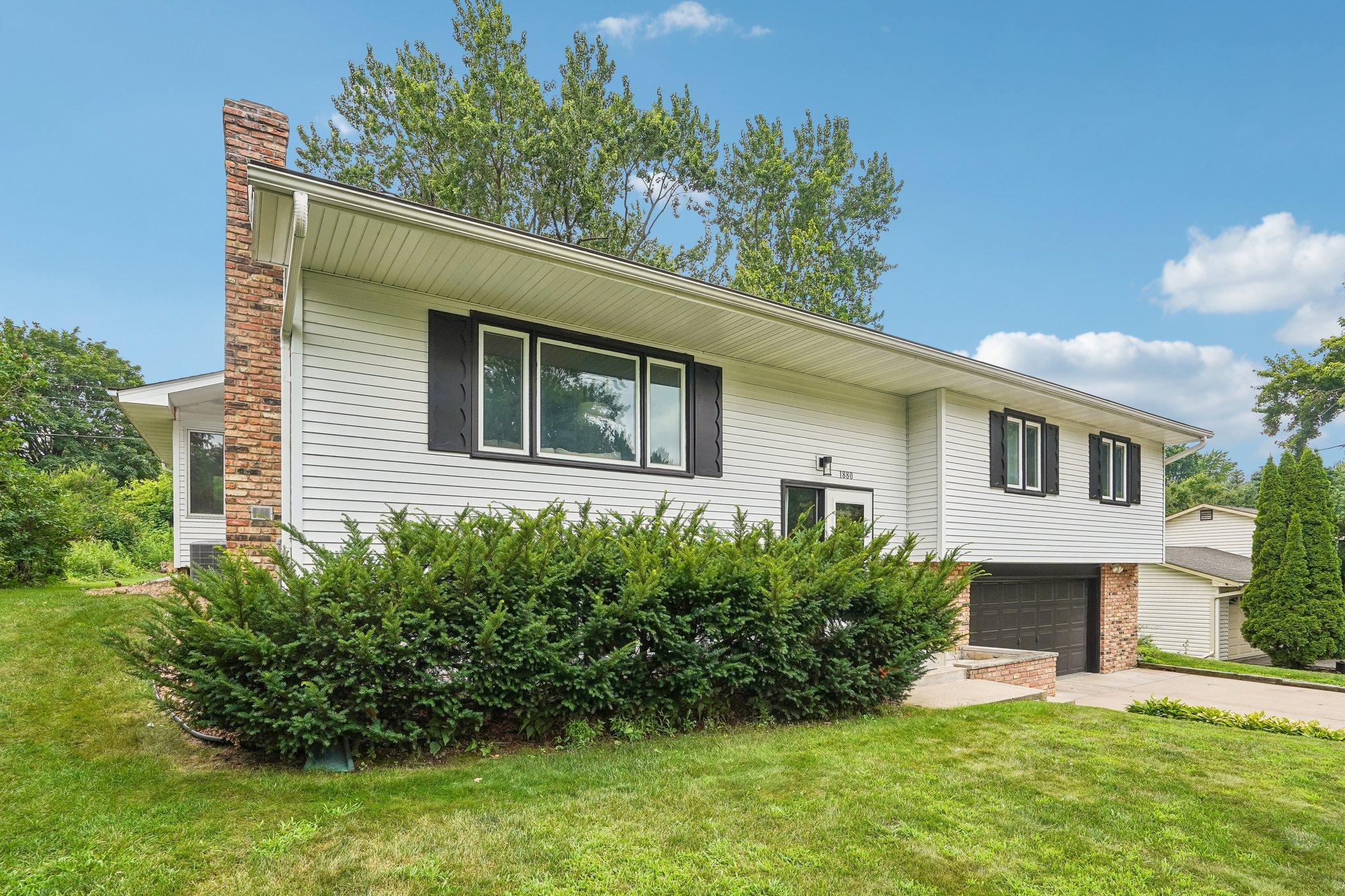 1880 Gold Trl, Eagan, MN 55122