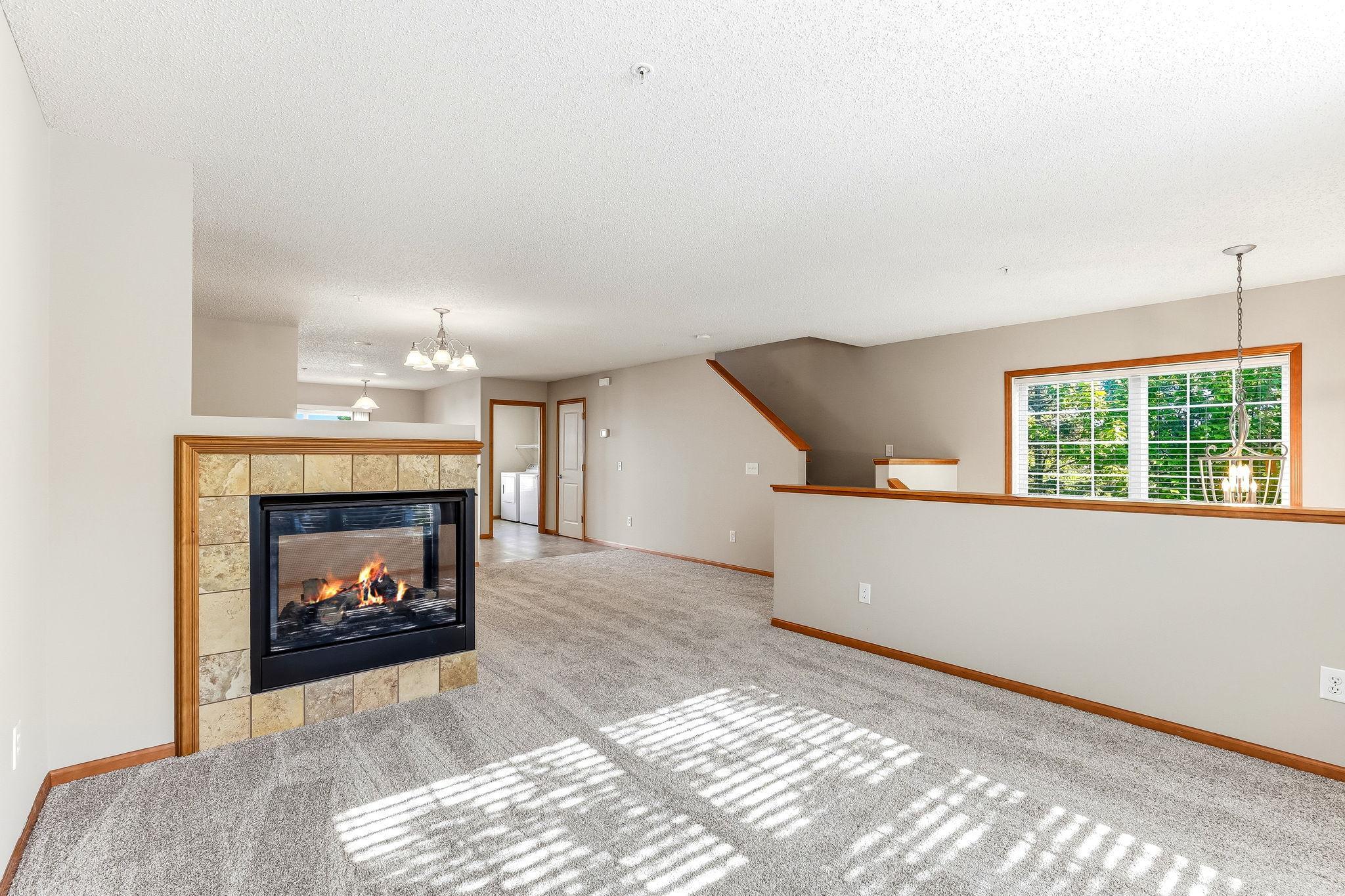 880 Ledgestone Dr, Mahtomedi, MN 55115