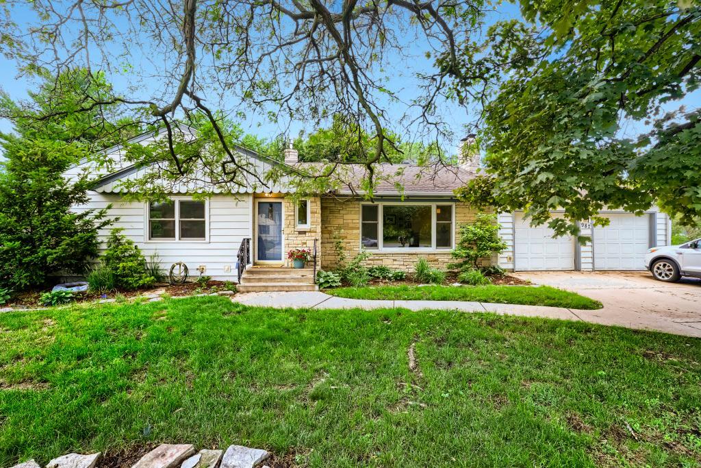 987 Chippewa Ave, Mendota Heights, MN 55118