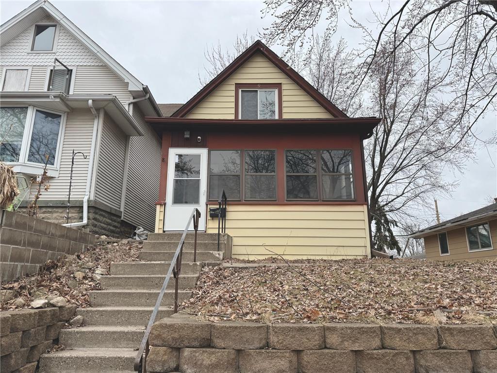 869 Lawson Ave E, Saint Paul, MN 55106