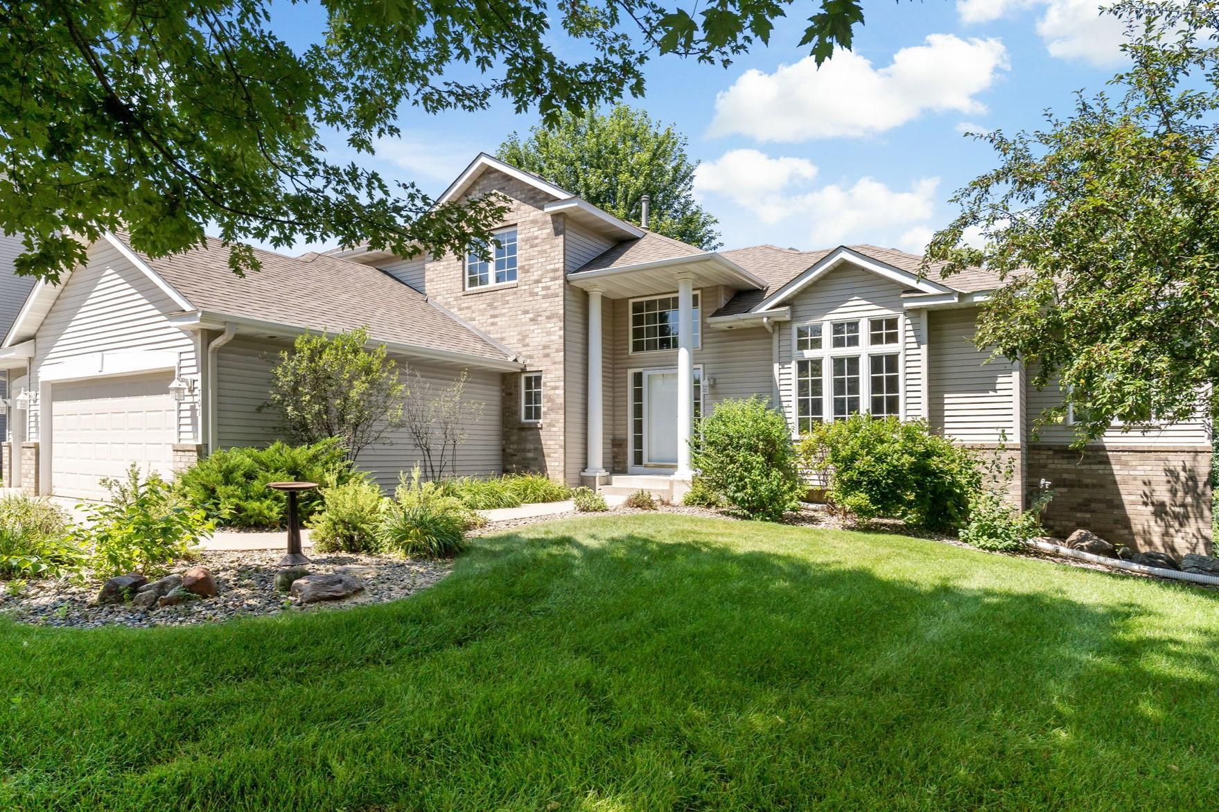 701 Heron Cir N, Oakdale, MN 55128
