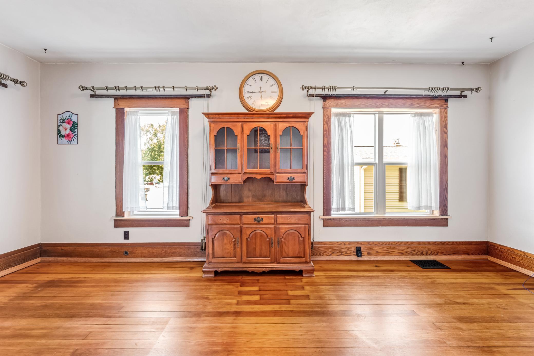 121 E Lincoln St, Caledonia, MN 55921