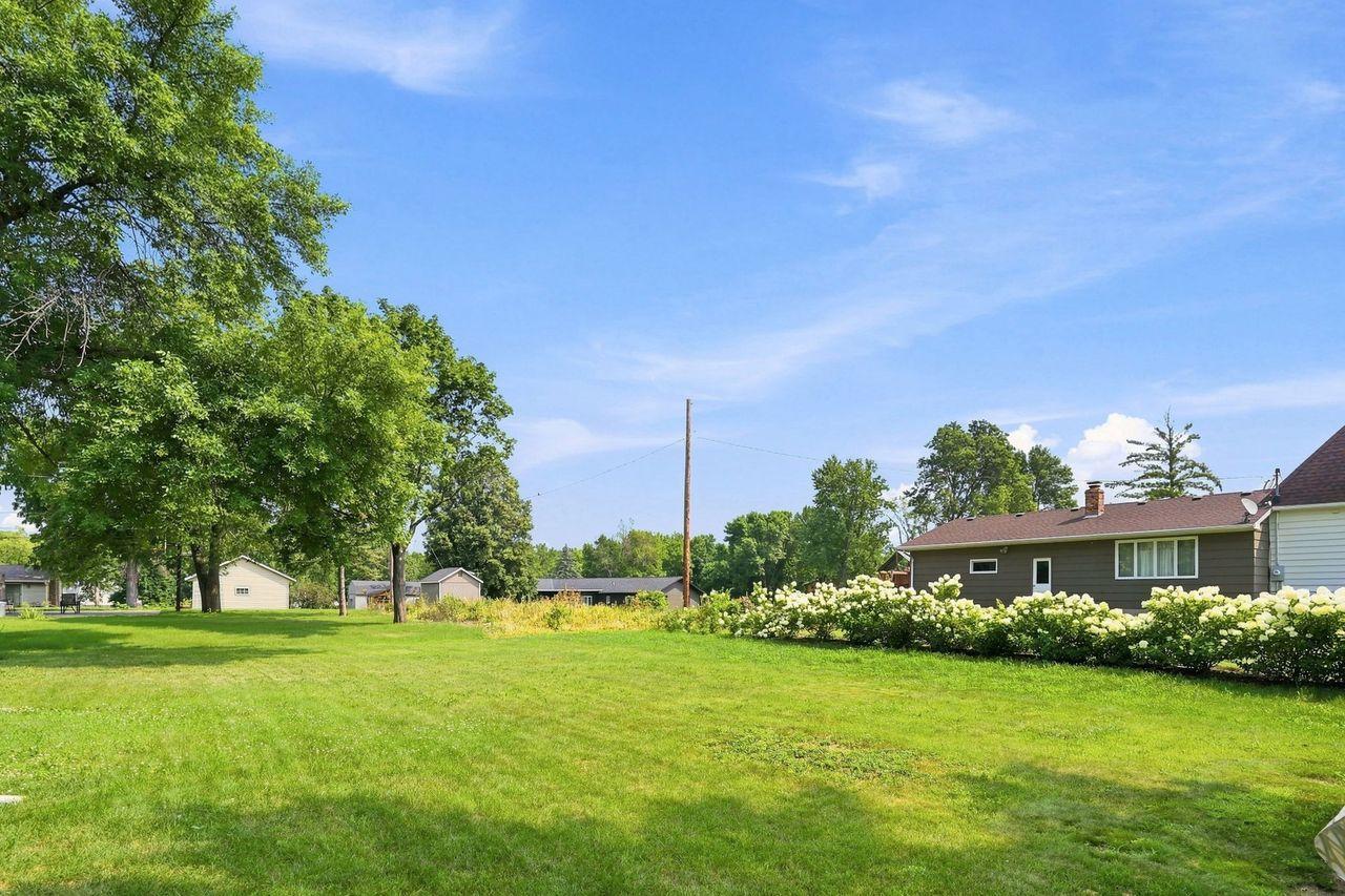 551 6th St E, Hector, MN 55342