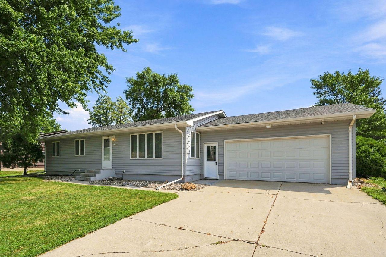 551 6th St E, Hector, MN 55342