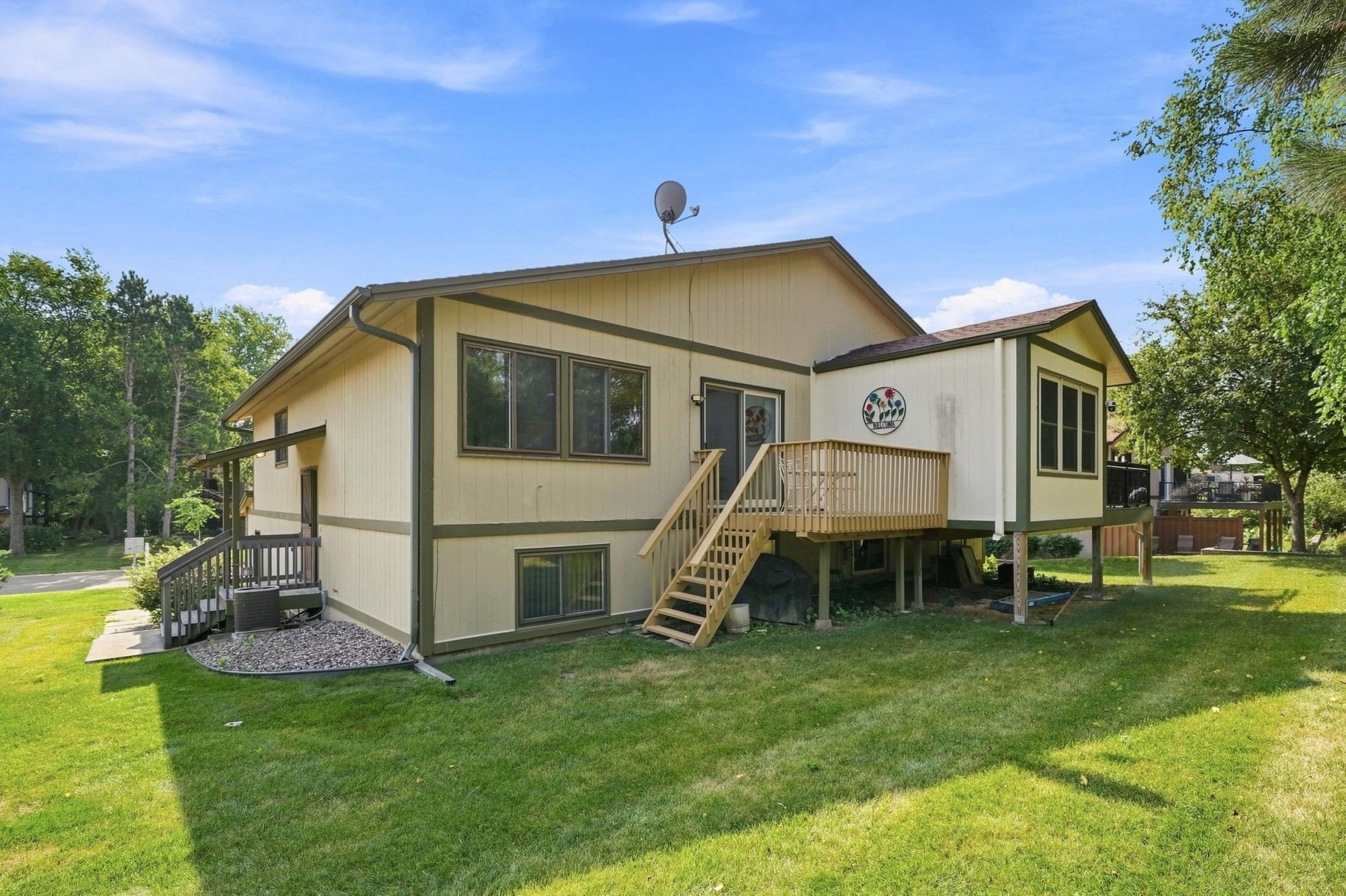 4233 Thornhill Ln, Vadnais Heights, MN 55127