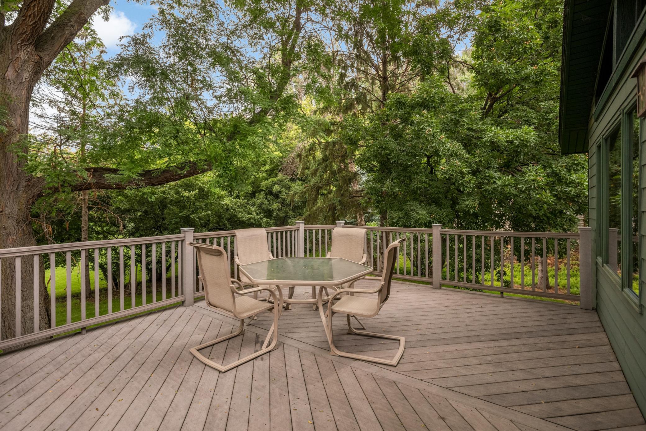 3325 Niagara Ln N, Plymouth, MN 55447