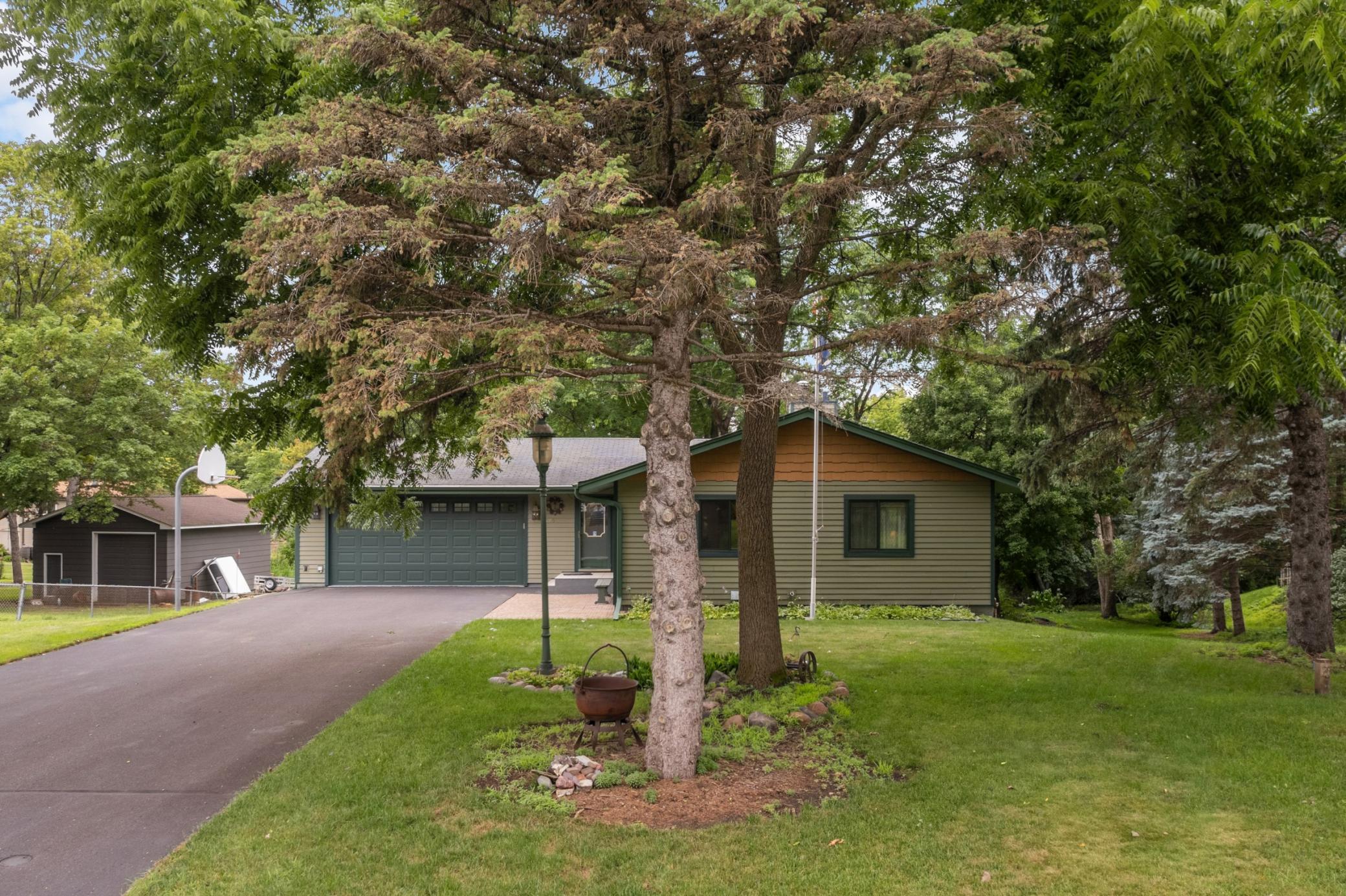 3325 Niagara Ln N, Plymouth, MN 55447