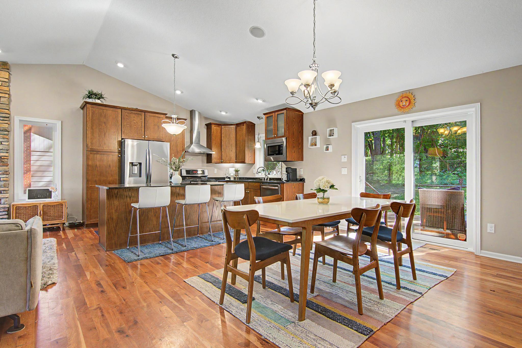 4640 Nine Mile Creek Pw, Bloomington, MN 55437