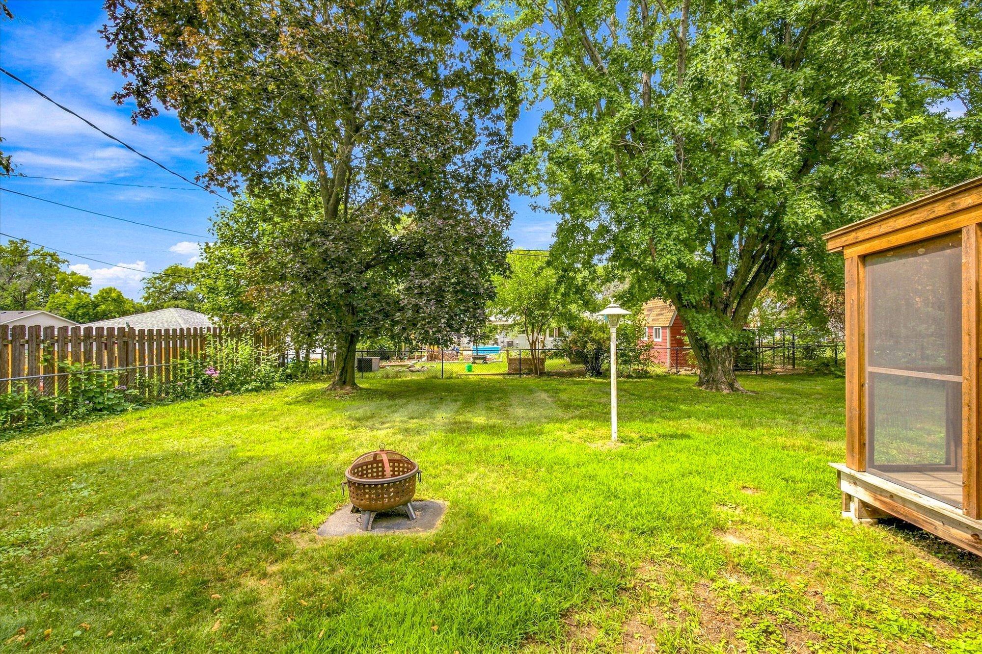1345 Manomin Ave, West Saint Paul, MN 55118