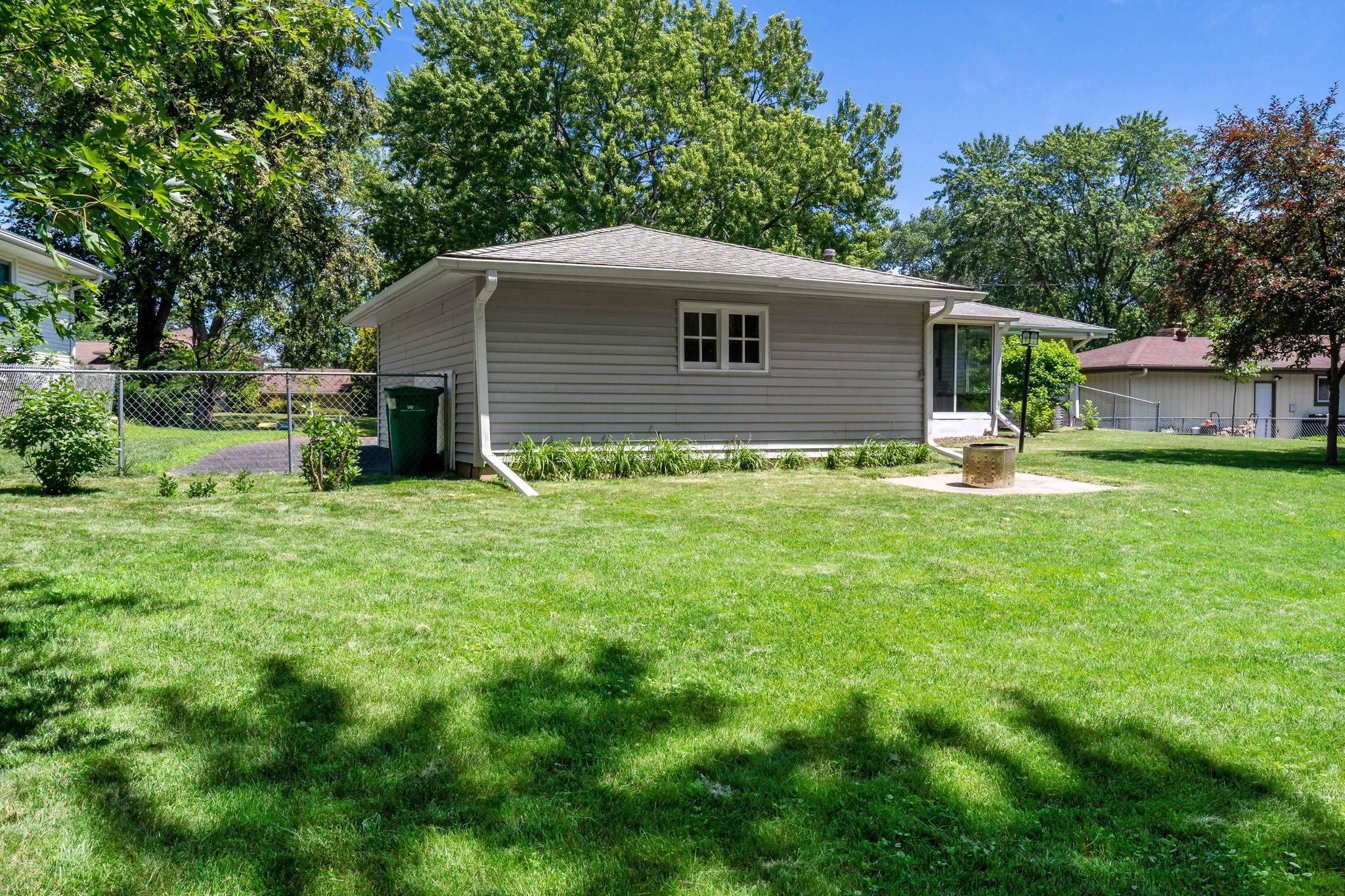 8418 Kell Ave S, Bloomington, MN 55437