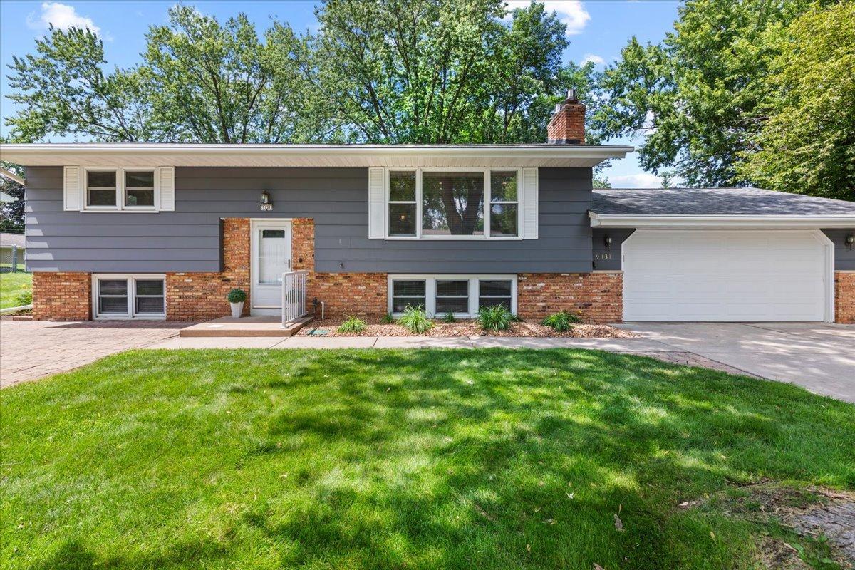 9131 Annapolis Ln N, Maple Grove, MN 55369