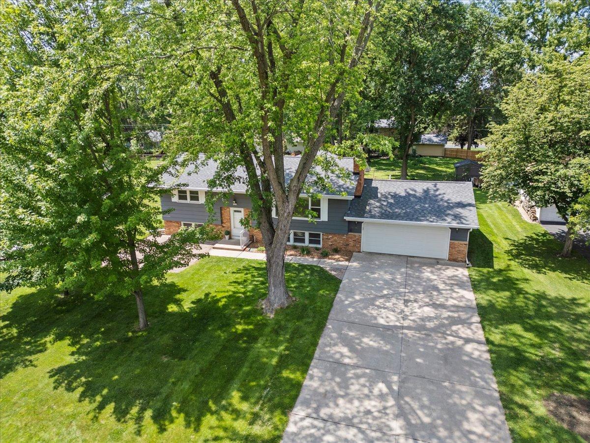 9131 Annapolis Ln N, Maple Grove, MN 55369