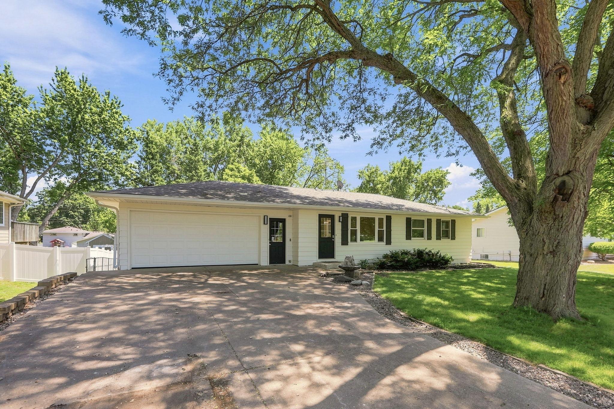 340 Ranchview Ln N, Plymouth, MN 55447