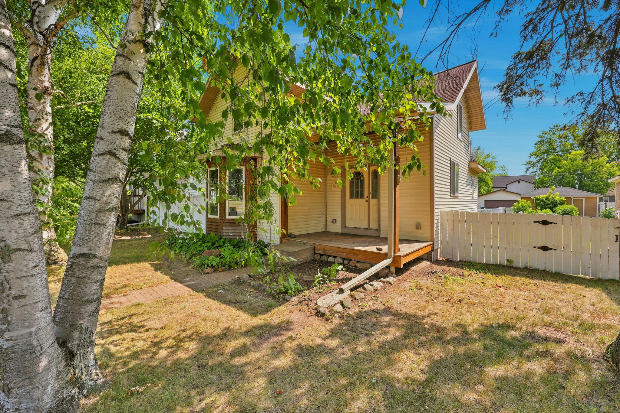 614 N 8th St, Brainerd, MN 56401