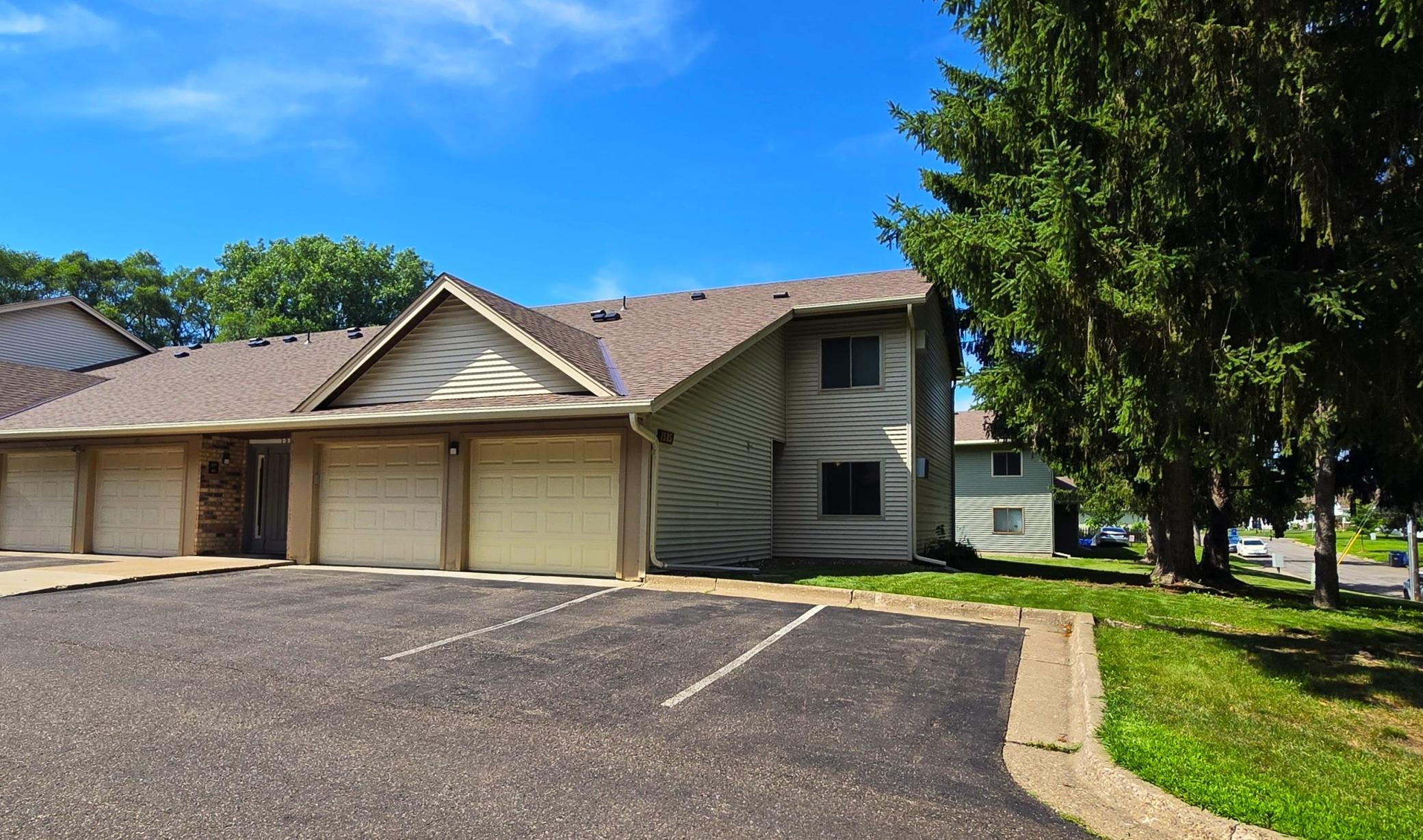 1585 Cohansey St #101, Saint Paul, MN 55117