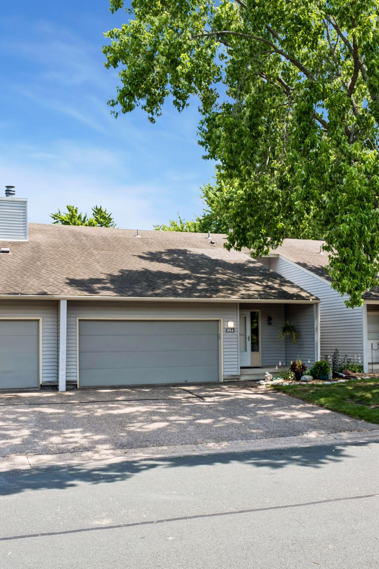 954 Carmel Ct, Shoreview, MN 55126