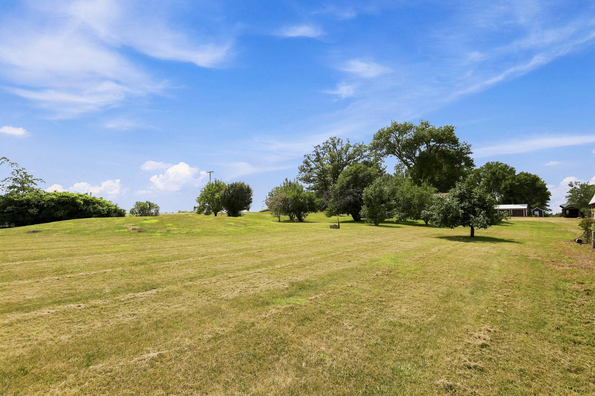 21126 210th St, Hutchinson, MN 55350