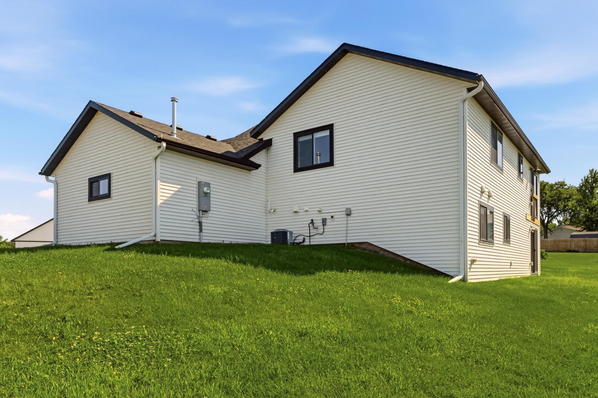 413 10th St W, Mantorville, MN 55955