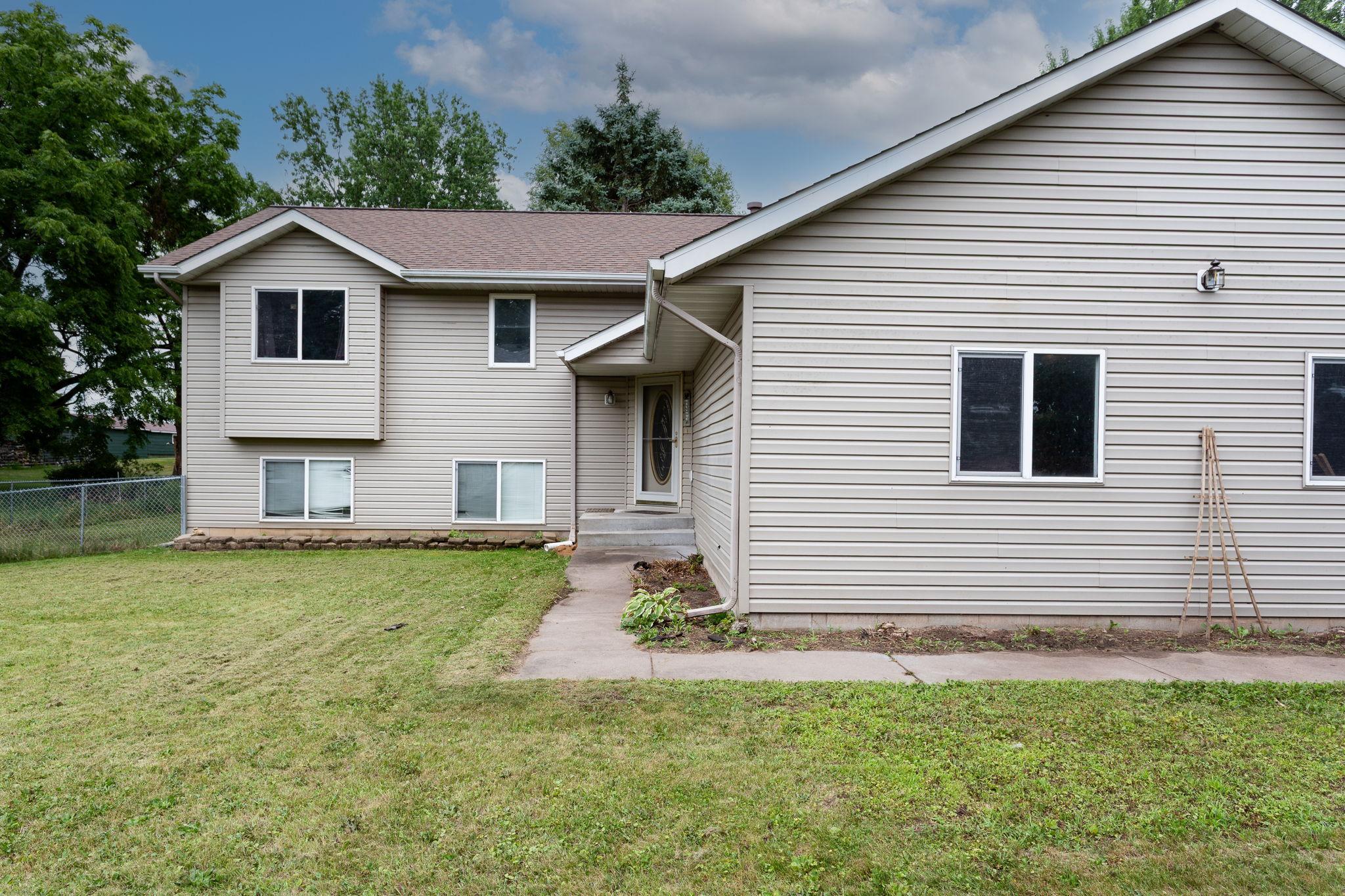 1010 Hampshire St, Prescott, WI 54021