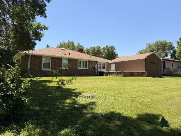 830 6th St, Windom, MN 56101