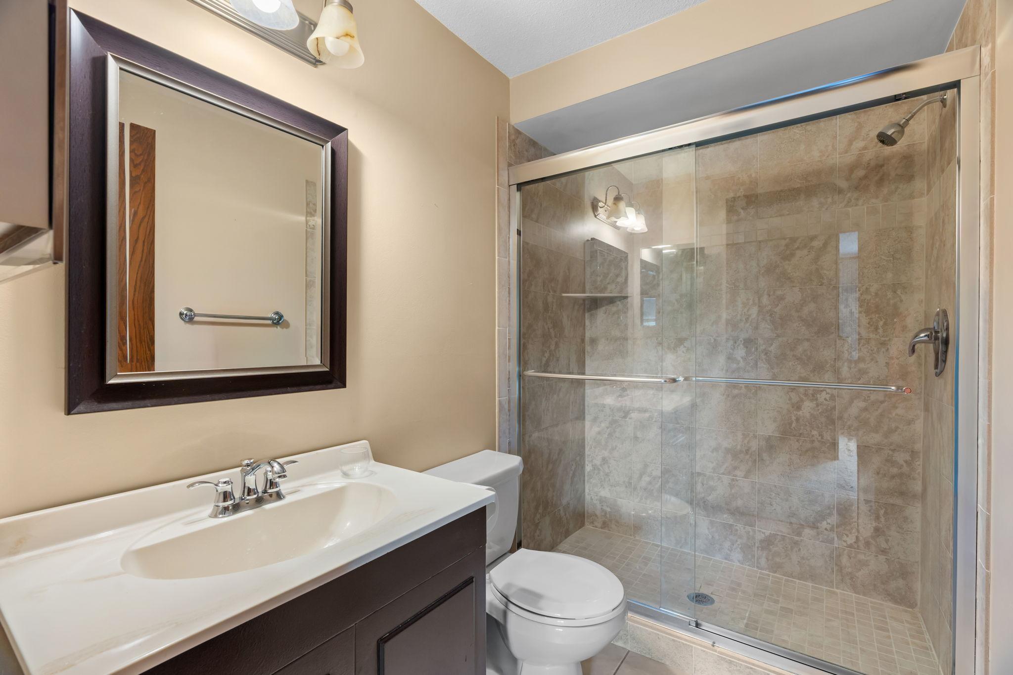 903 Shirlee Ln, Shoreview, MN 55126