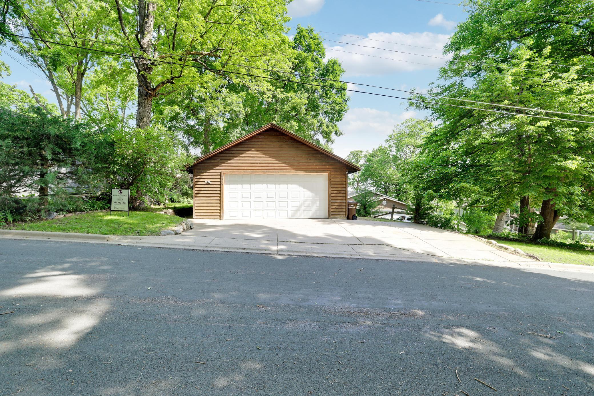 6240 Red Oak Rd, Mound, MN 55364