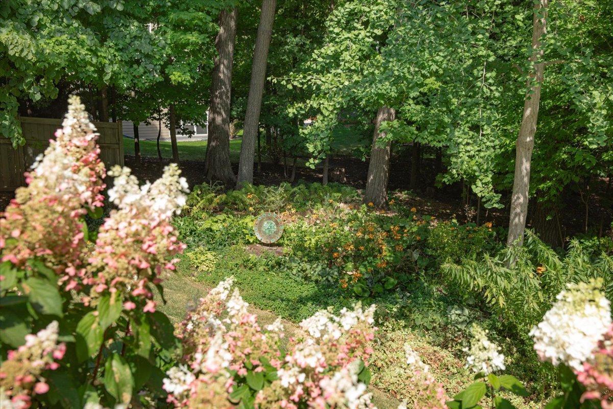 606 Carver Beach Rd, Chanhassen, MN 55317