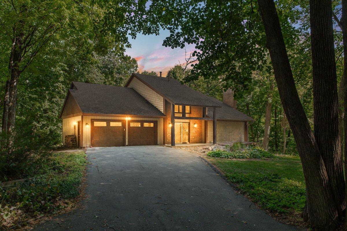 606 Carver Beach Rd, Chanhassen, MN 55317