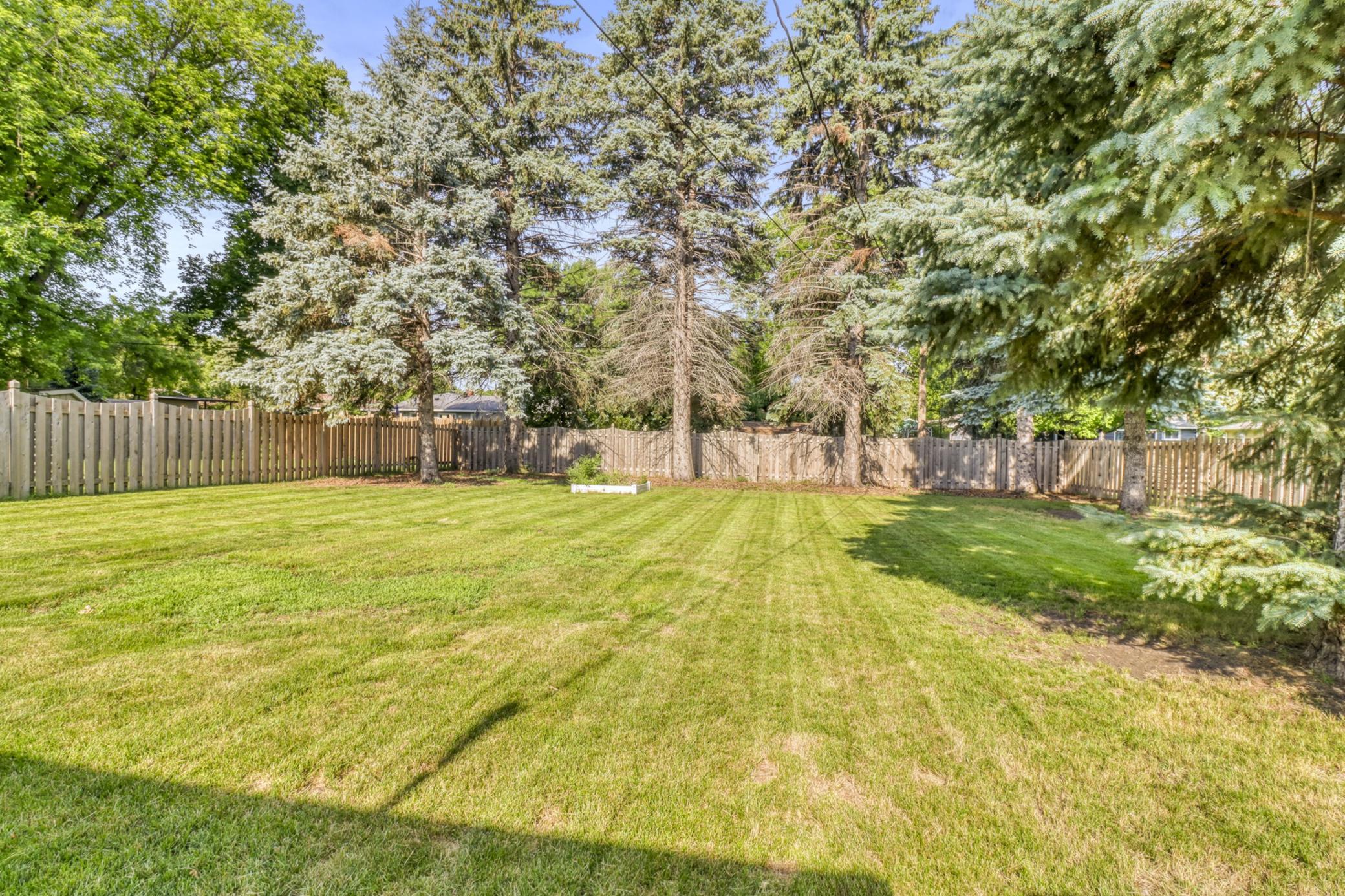 1613 16th St S, Moorhead, MN 56560