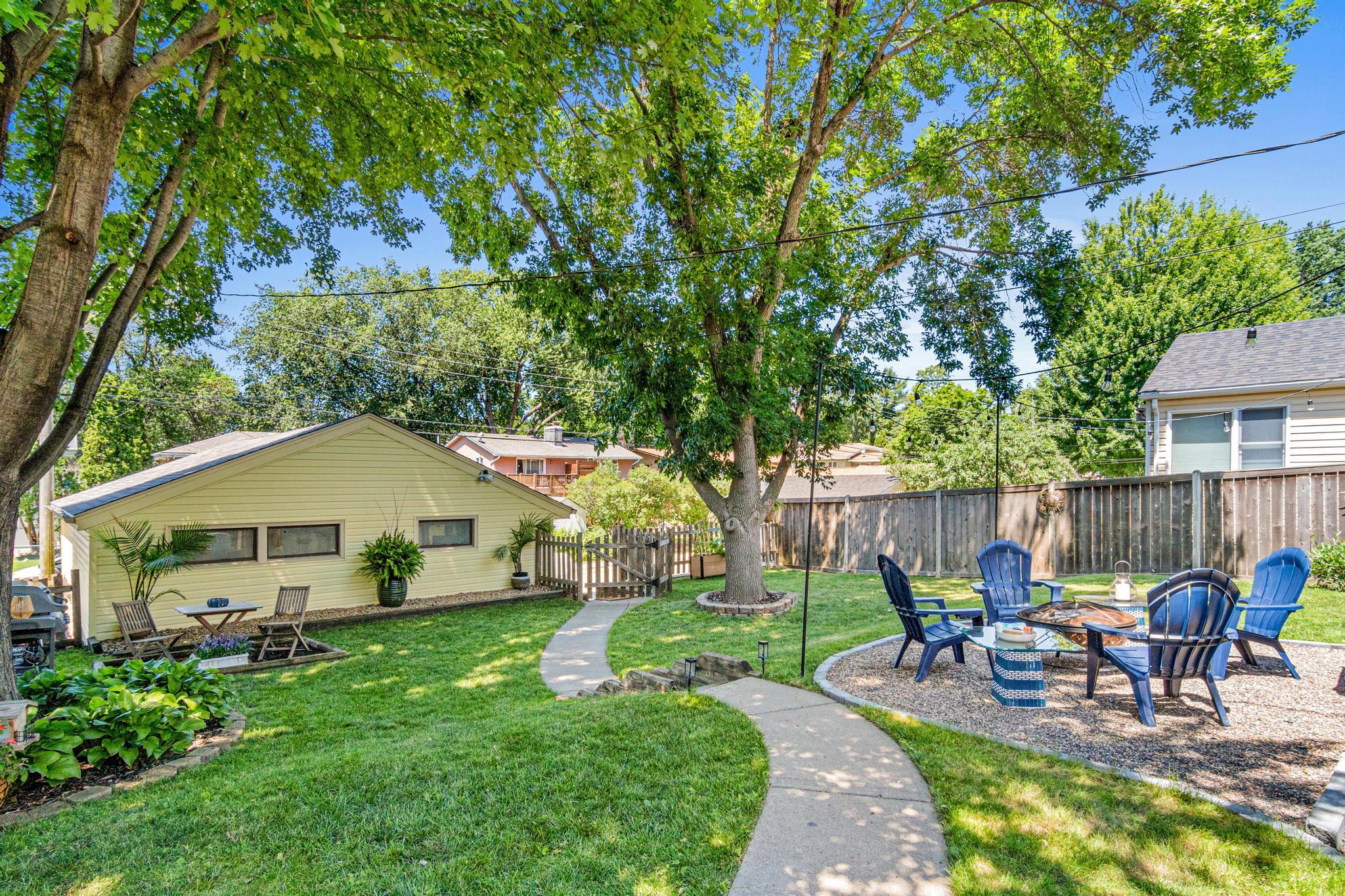 4313 Grimes Ave N, Robbinsdale, MN 55422