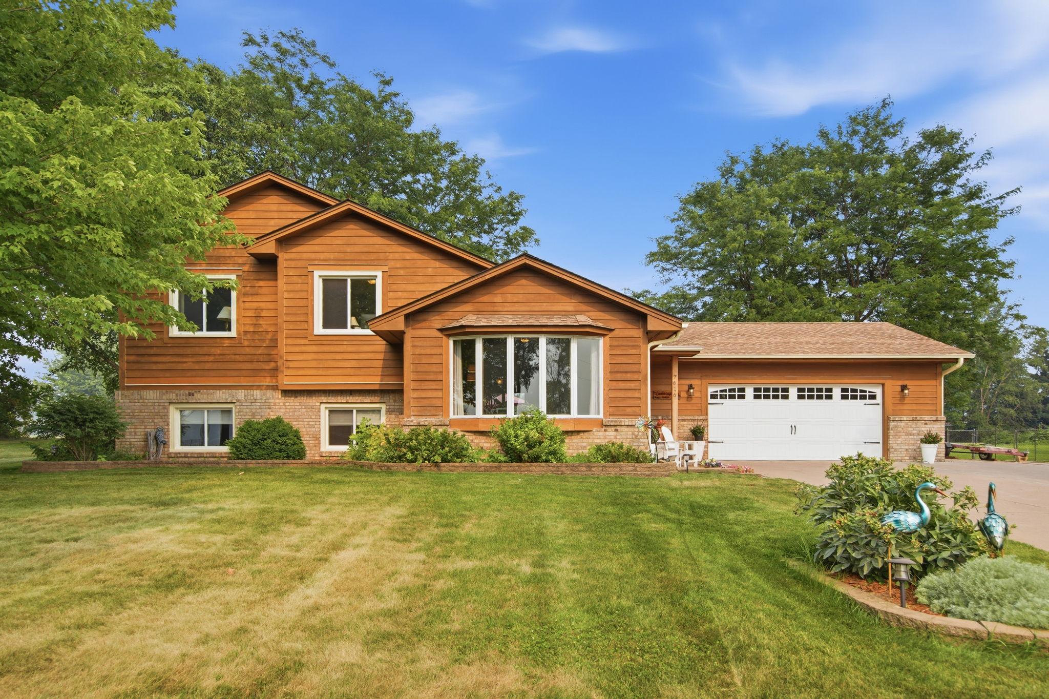 7616 Peltier Lake Dr, Lino Lakes, MN 55038