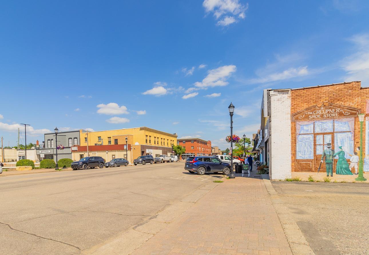 1017 Main St NW, Elk River, MN 55330