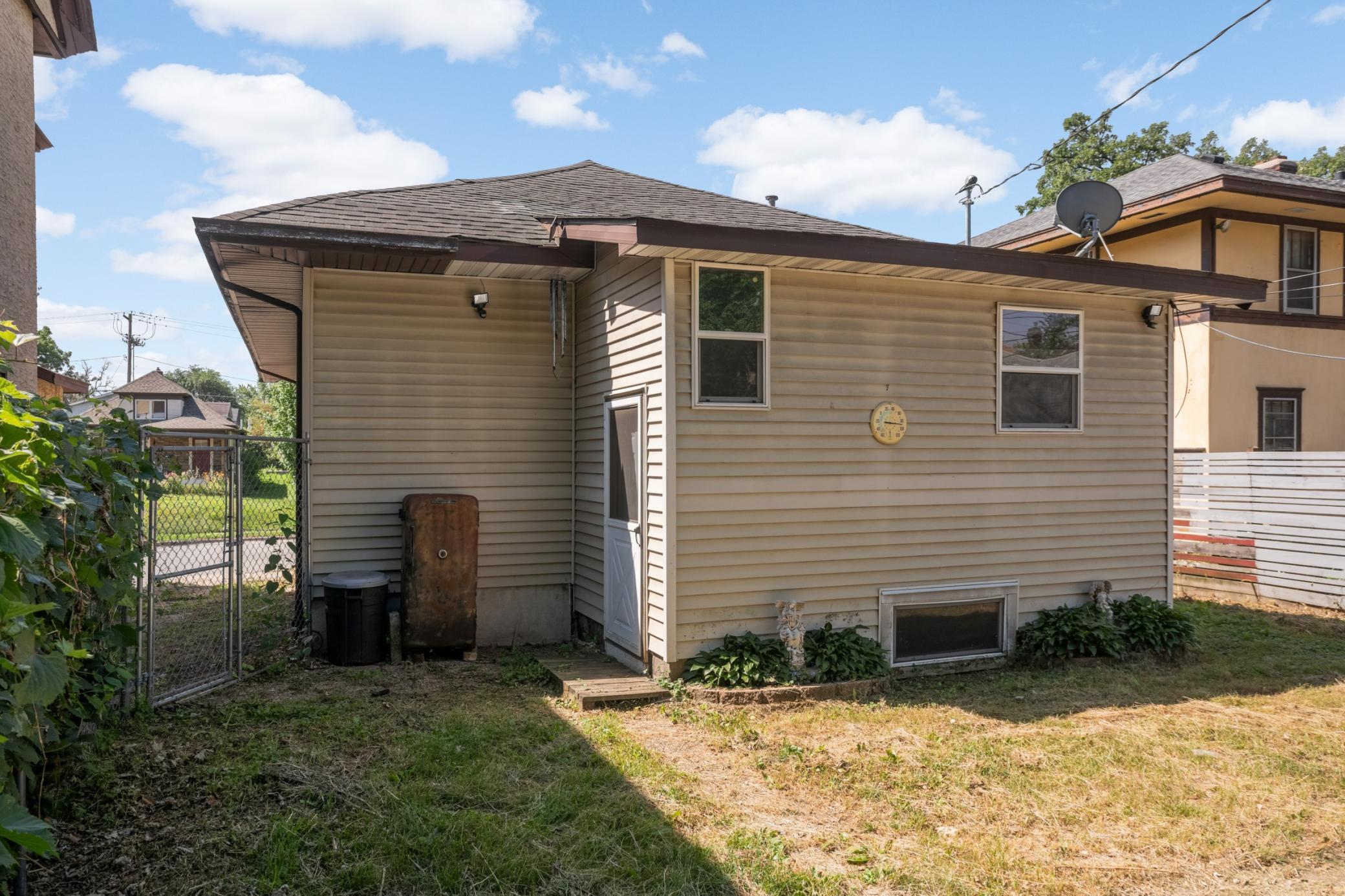1257 7th St E, Saint Paul, MN 55106