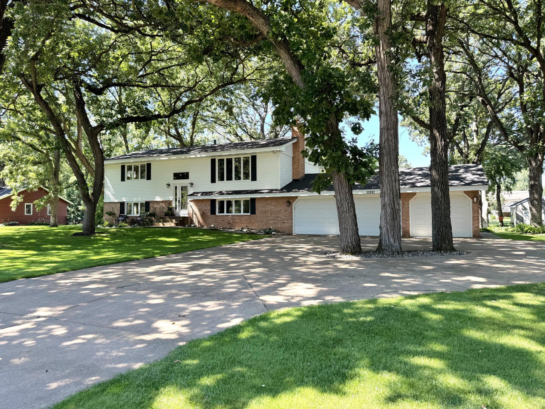 11911 Mississippi Dr N, Champlin, MN 55316