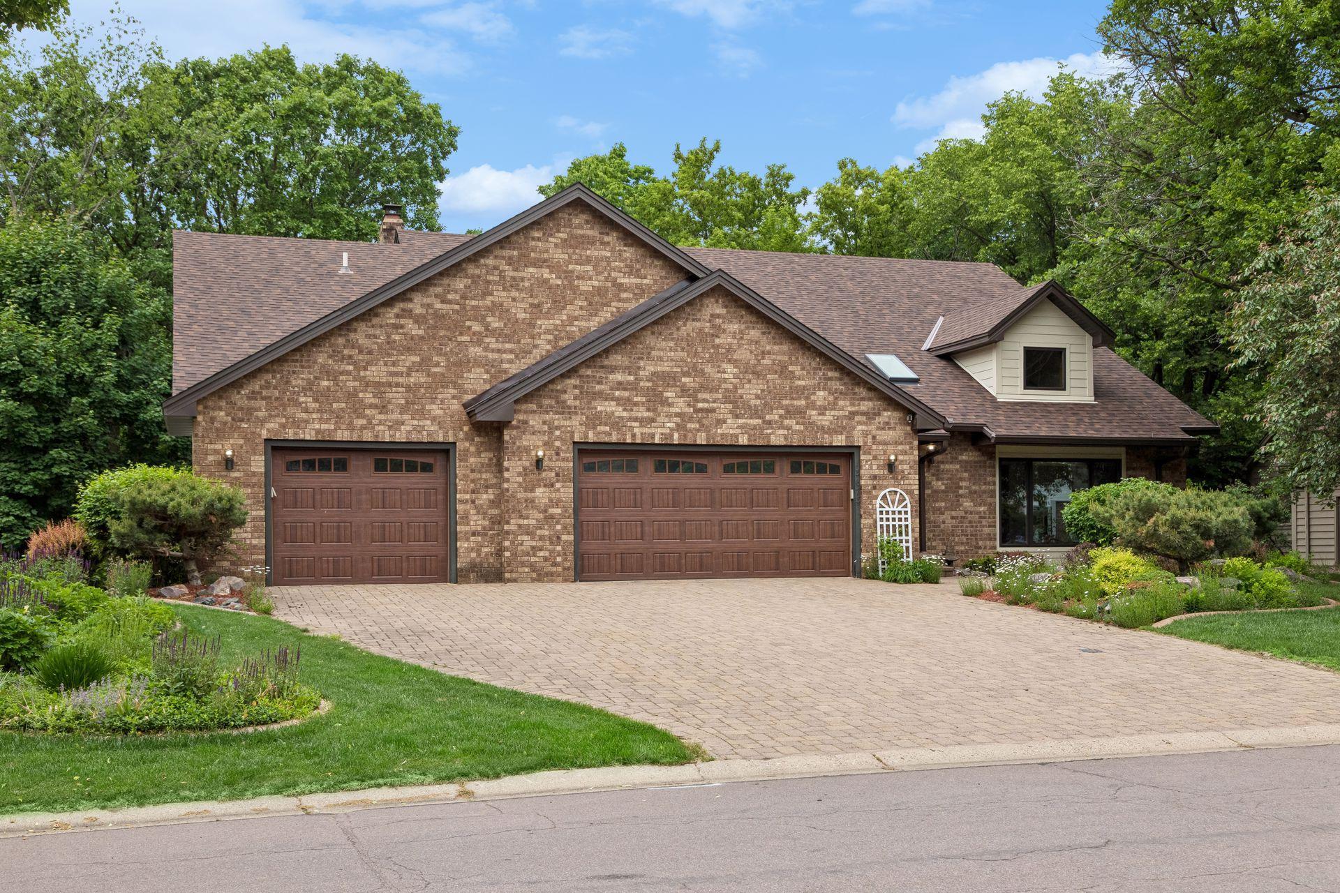 13673 Duluth Dr, Apple Valley, MN 55124