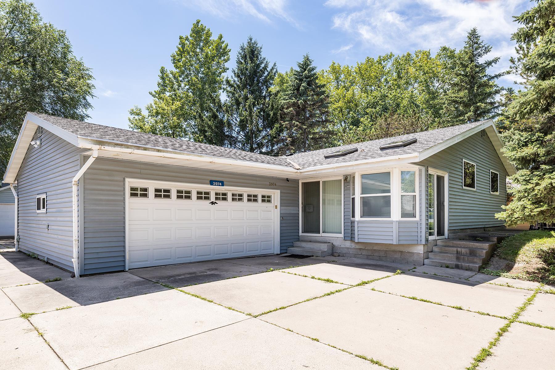 3974 Woodview Dr, Vadnais Heights, MN 55127
