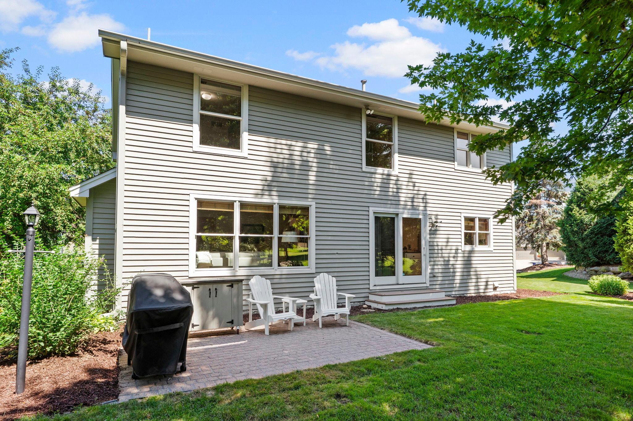 8010 Spruce Trl, Eden Prairie, MN 55347