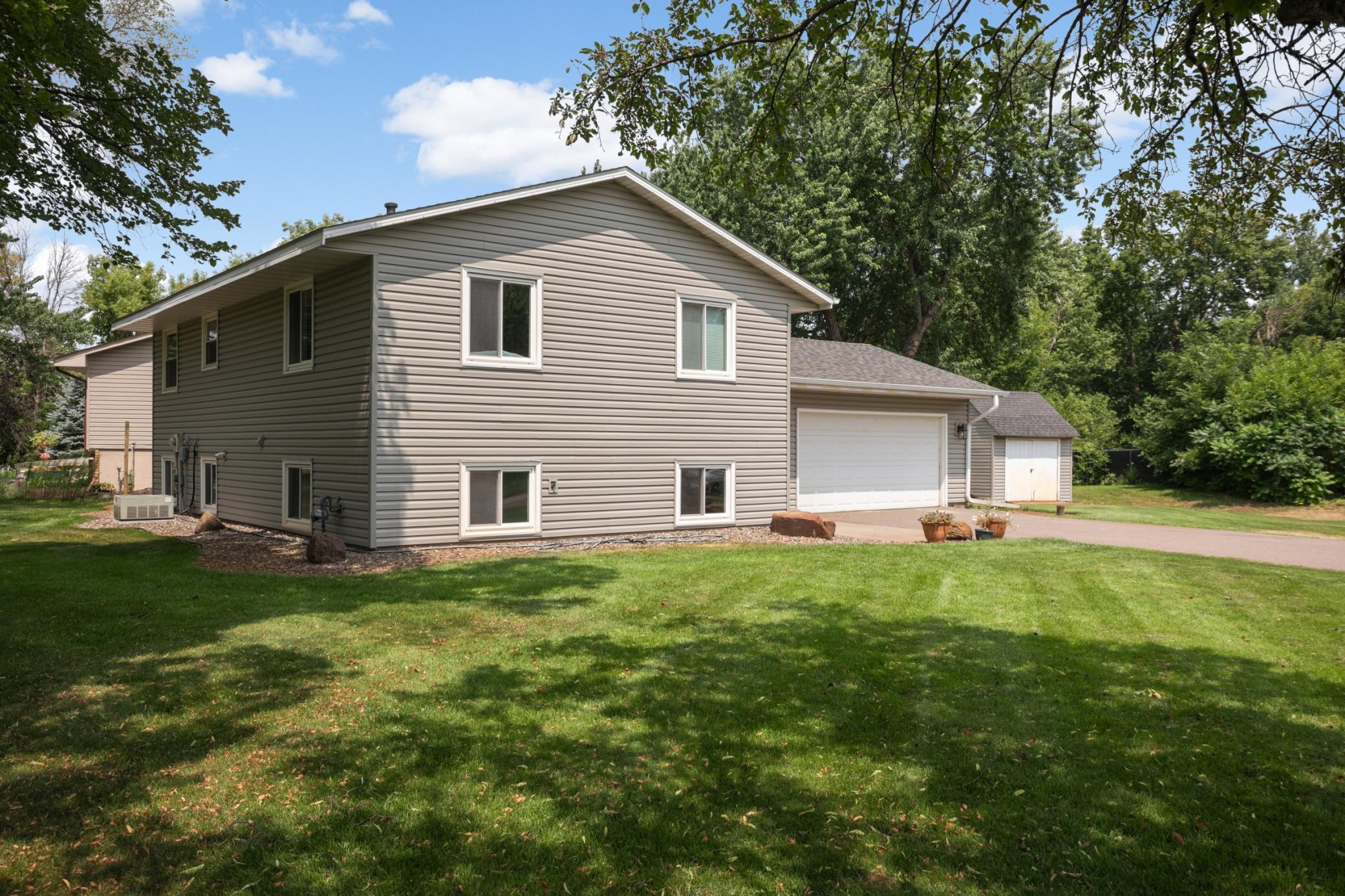 12420 Pineview Trl, Dayton, MN 55327