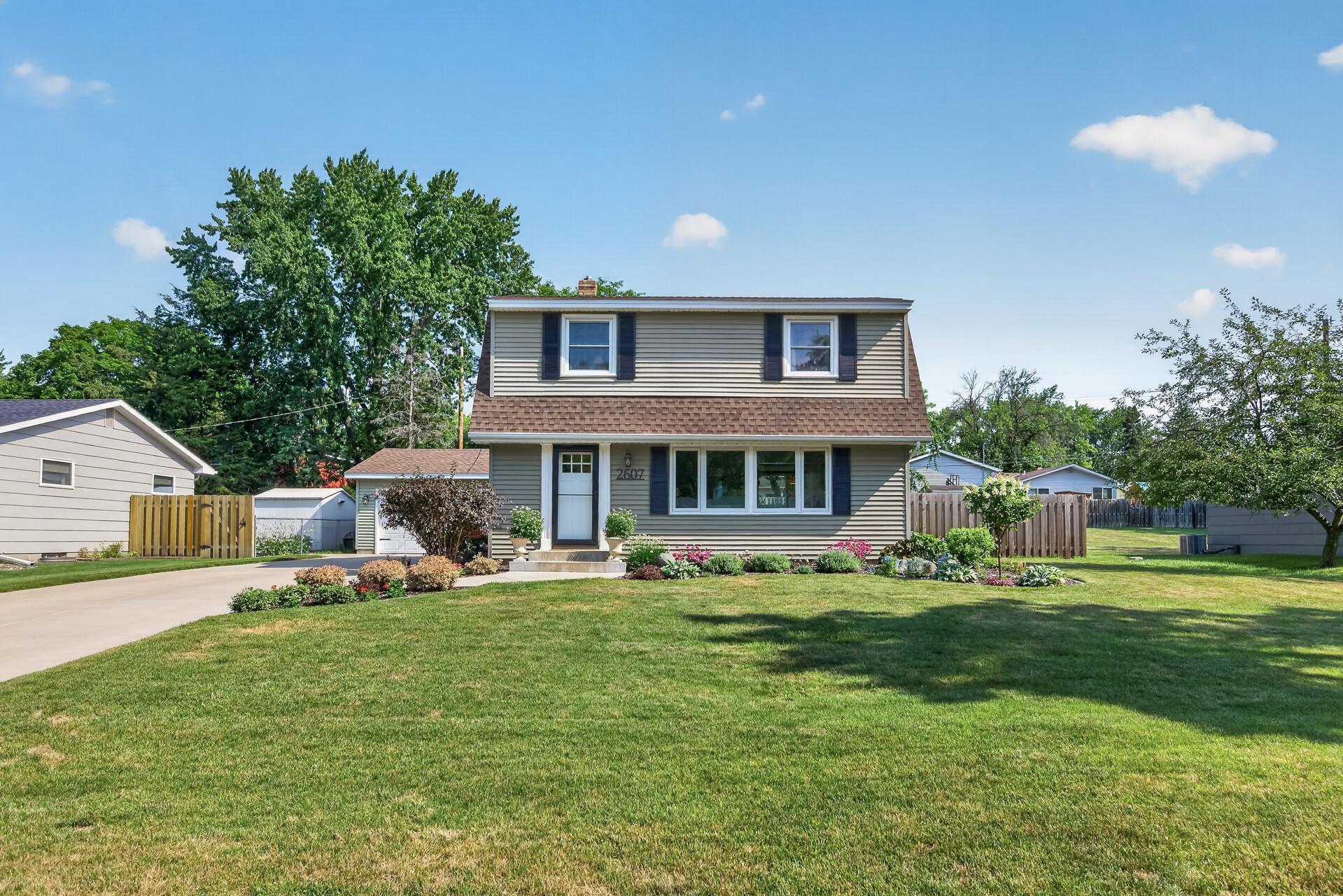 2607 Valley View Pl, White Bear Lake, MN 55110