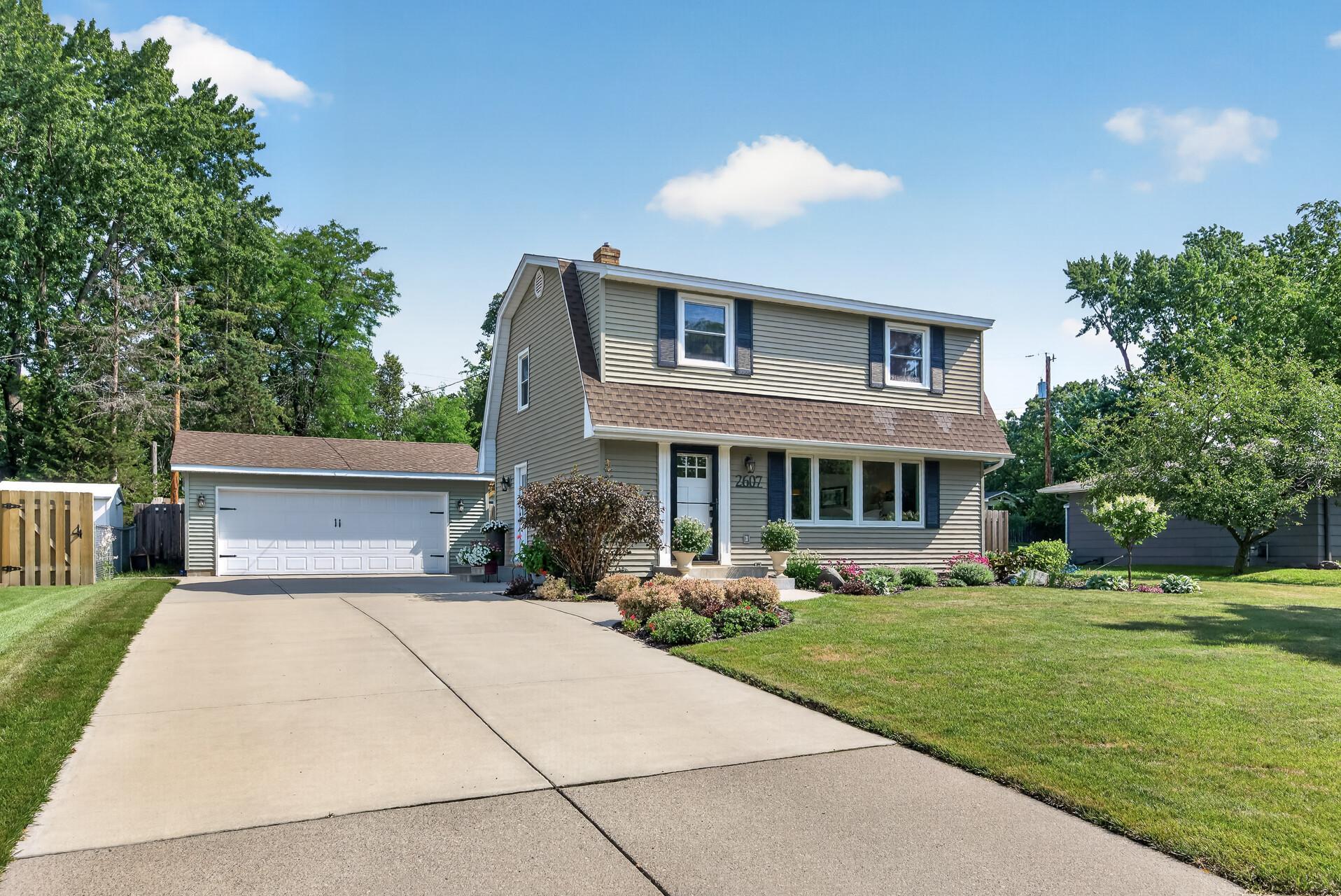 2607 Valley View Pl, White Bear Lake, MN 55110