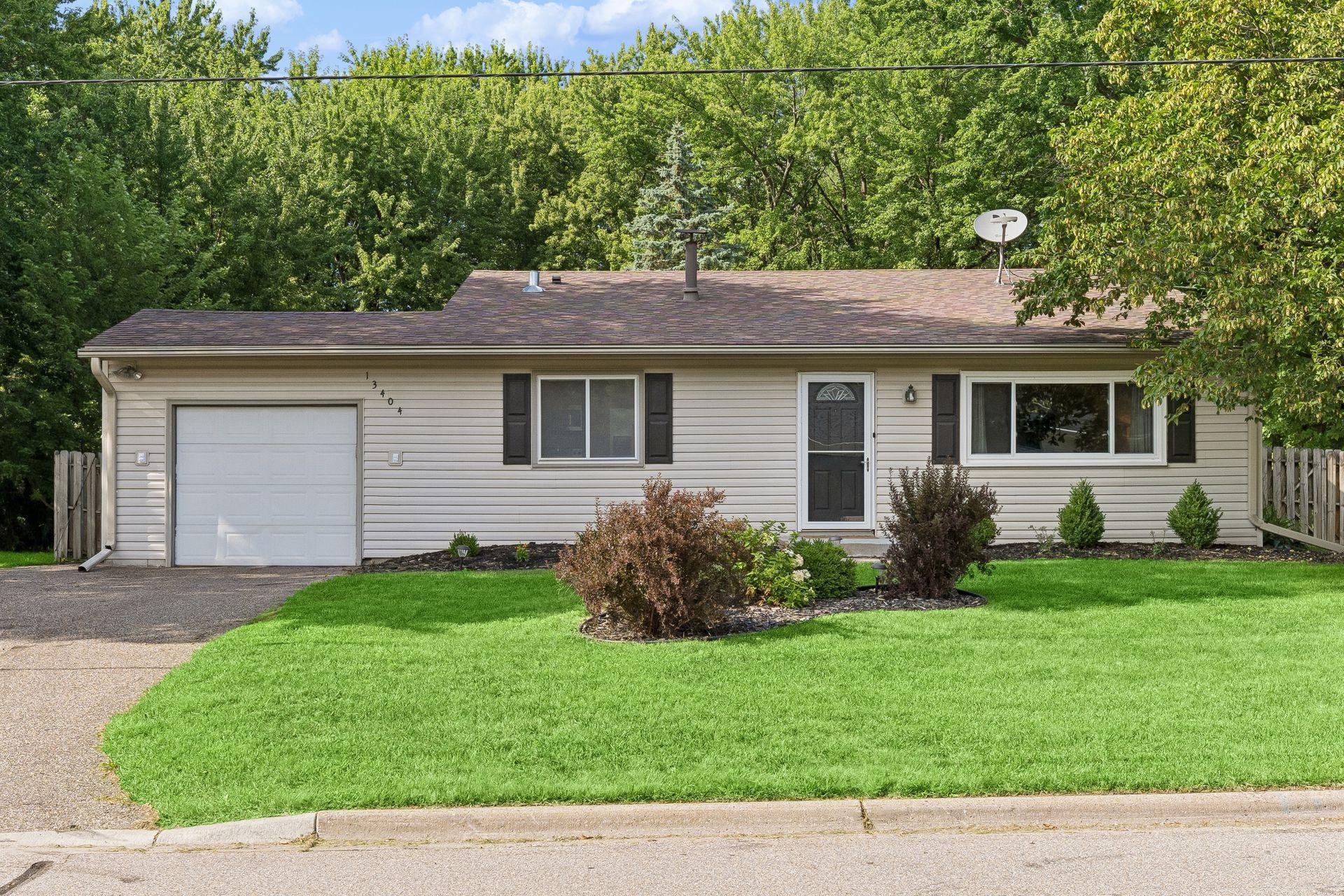 13404 Arthur St W, Minnetonka, MN 55305